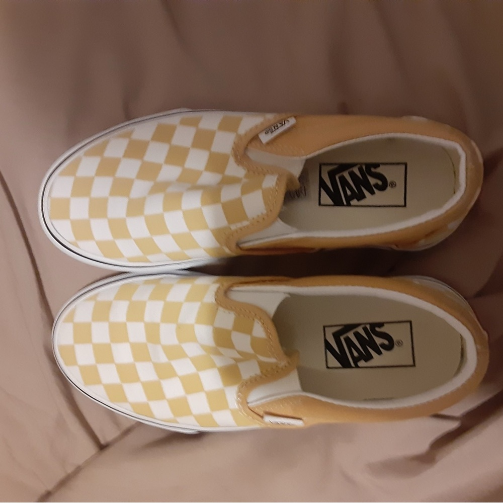 Yellow checkered shoes.